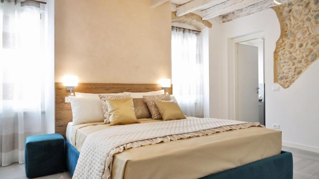 Dimora Di Charme Peschiera Del Garda Apartment Bagian luar foto