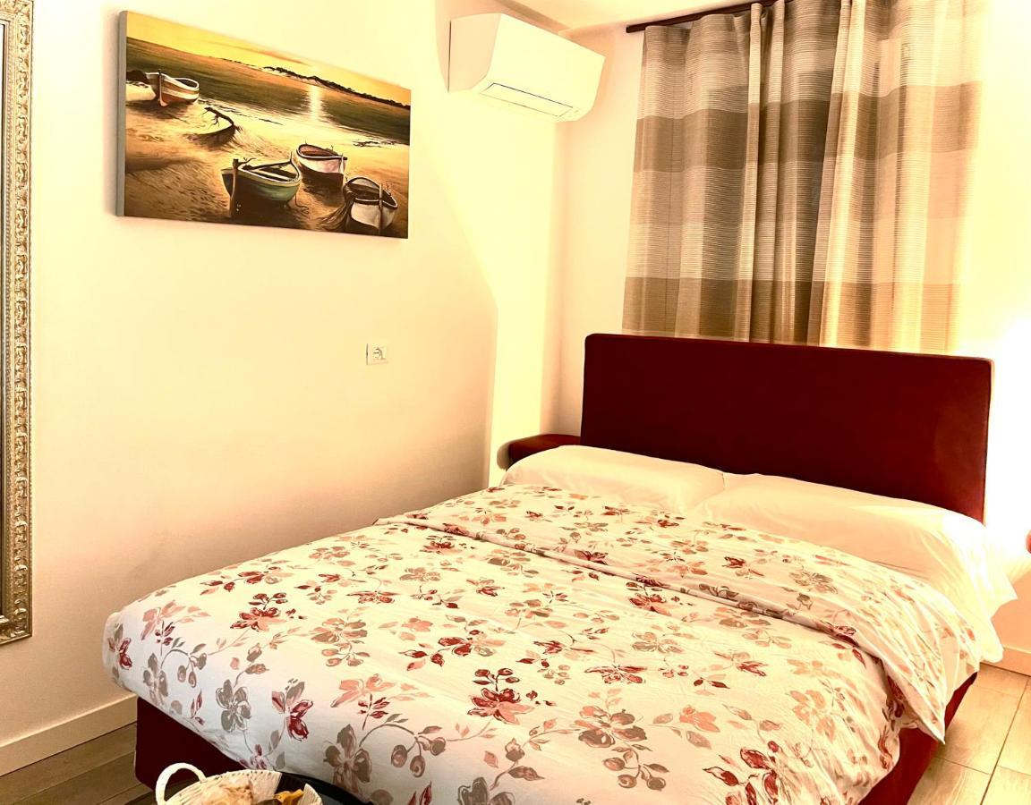 Dimora Di Charme Peschiera Del Garda Apartment Bagian luar foto