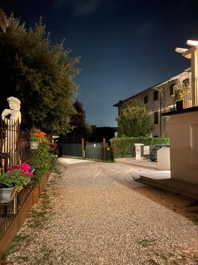 Dimora Di Charme Peschiera Del Garda Apartment Bagian luar foto