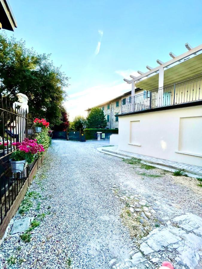 Dimora Di Charme Peschiera Del Garda Apartment Bagian luar foto