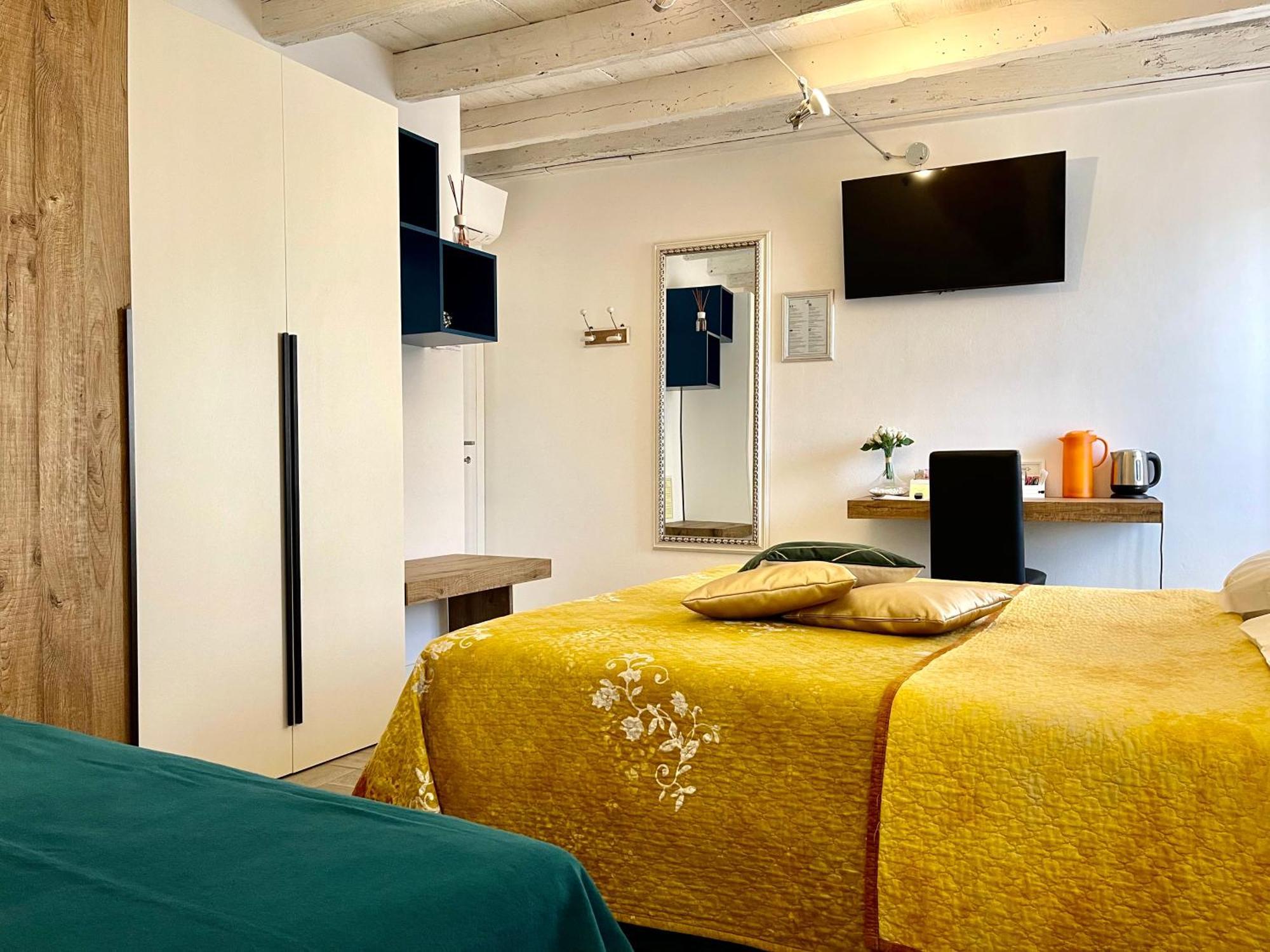 Dimora Di Charme Peschiera Del Garda Apartment Bagian luar foto